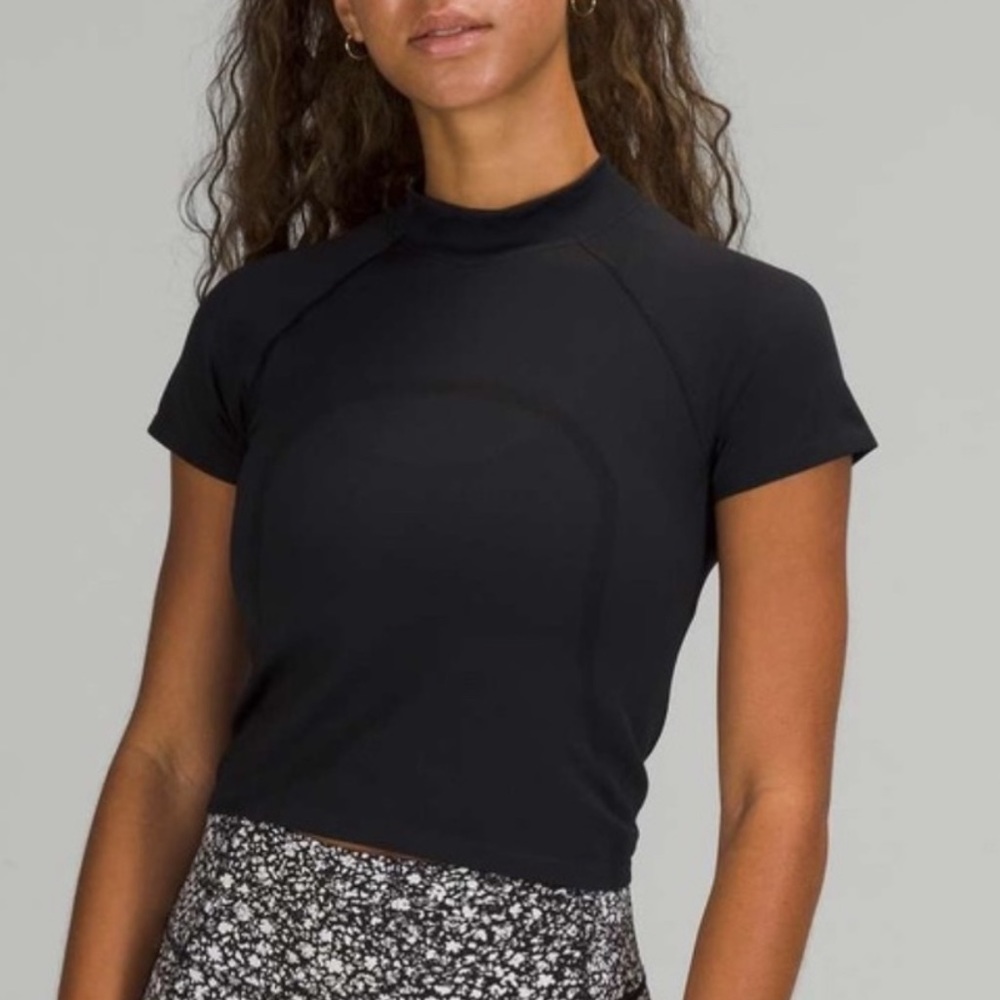 Lululemon | Swiftly Cropped Mock Neck T-Shirt - Picture 3 of 9